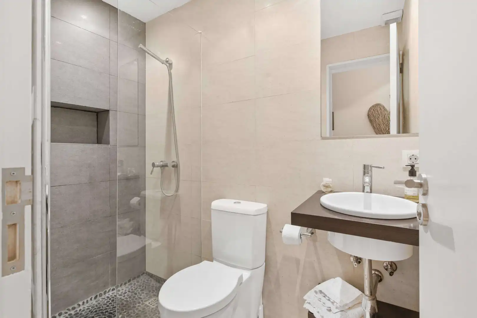 Badezimmer von Erdgeschoss zum Verkauf in  Palma de Mallorca mit Klimaanlage, Parkett und Möbliert