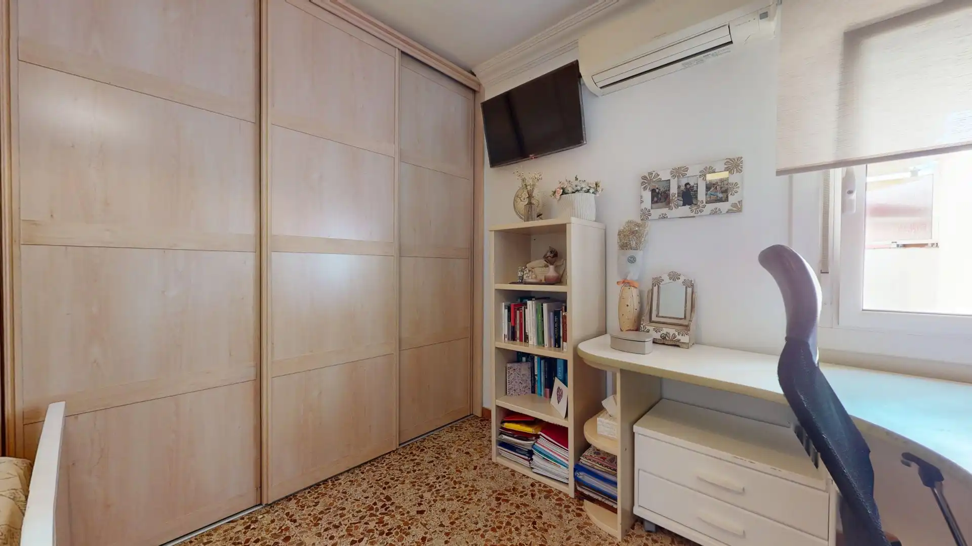 Dormitori de Àtic en venda en L'Hospitalet de Llobregat amb Aire condicionat, Terrassa i Traster