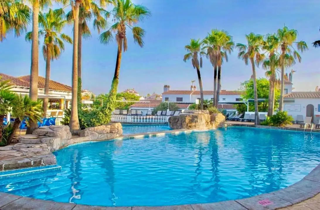 Piscina de Apartament en venda en Alaior amb Aire condicionat, Calefacció i Terrassa