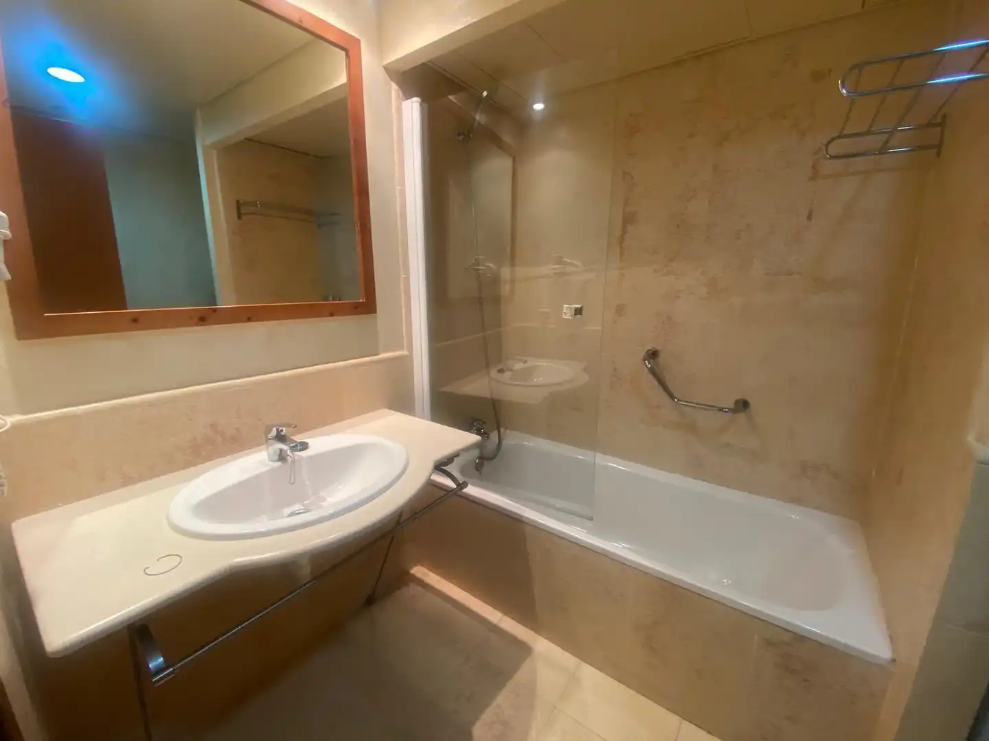 Baño de Apartamento en venta en Ayamonte con Aire acondicionado, Terraza y Amueblado