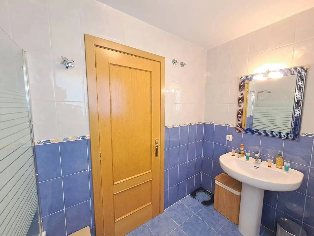 Bathroom of Houses for sale in Cardeñajimeno  with Heating, Private garden and Parquet flooring