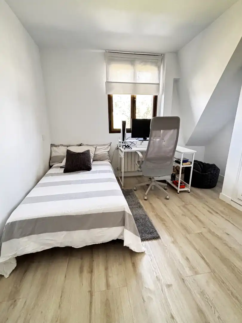 Habitación de Casa adosada en venta en Algete con Aire acondicionado, Calefacción y Jardín privado