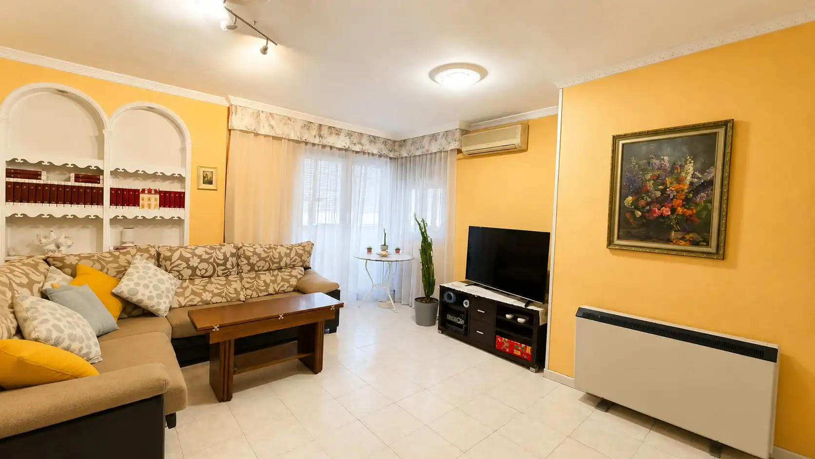 Living room of Flat for sale in Parla  with Air Conditioner, Heating and Terrace