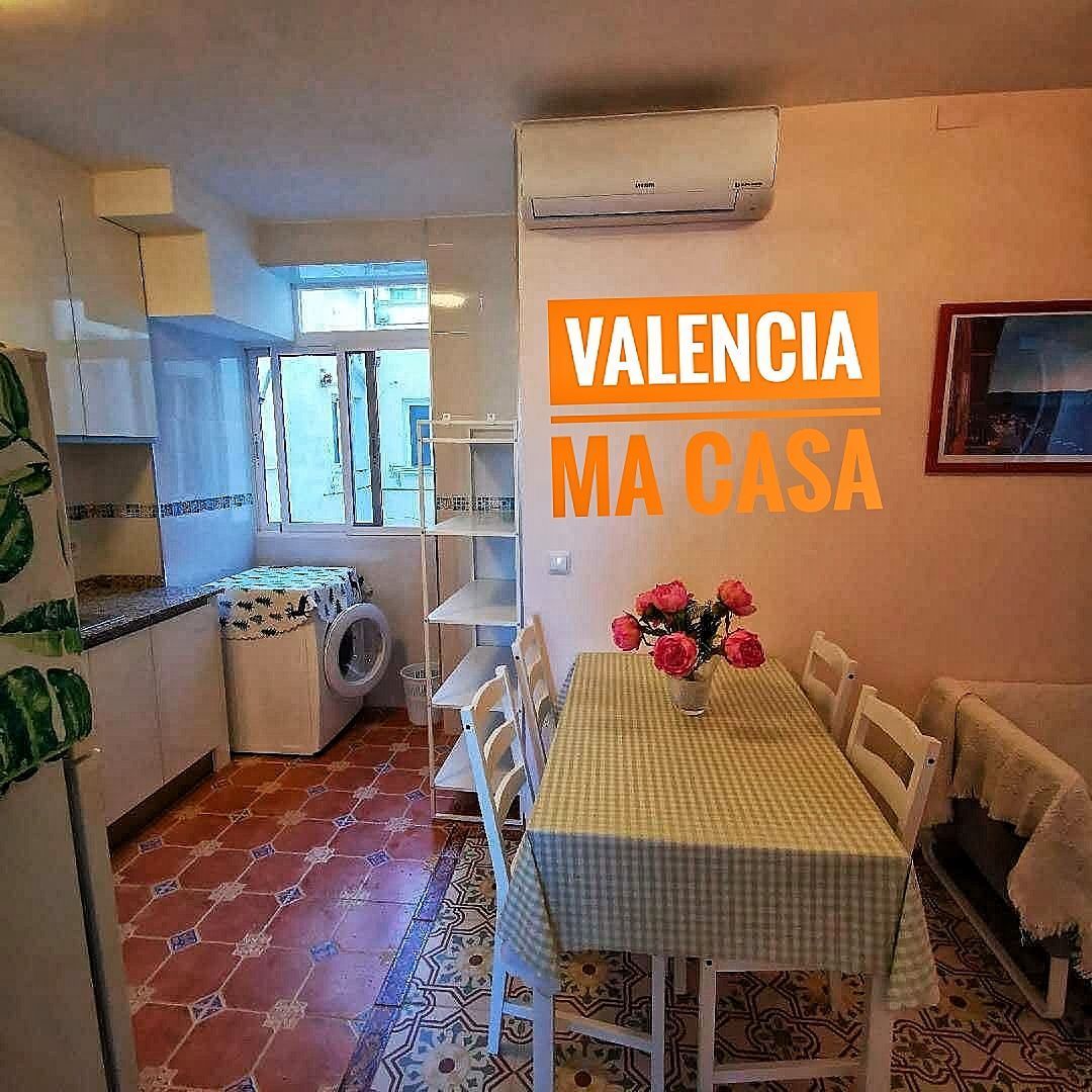 Kitchen of Flat to rent in  Valencia Capital  with Air Conditioner, Heating and Furnished