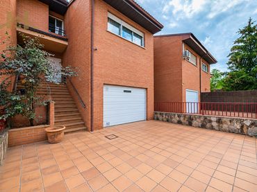 Casa a schiera con balcone in vendita a La Navata