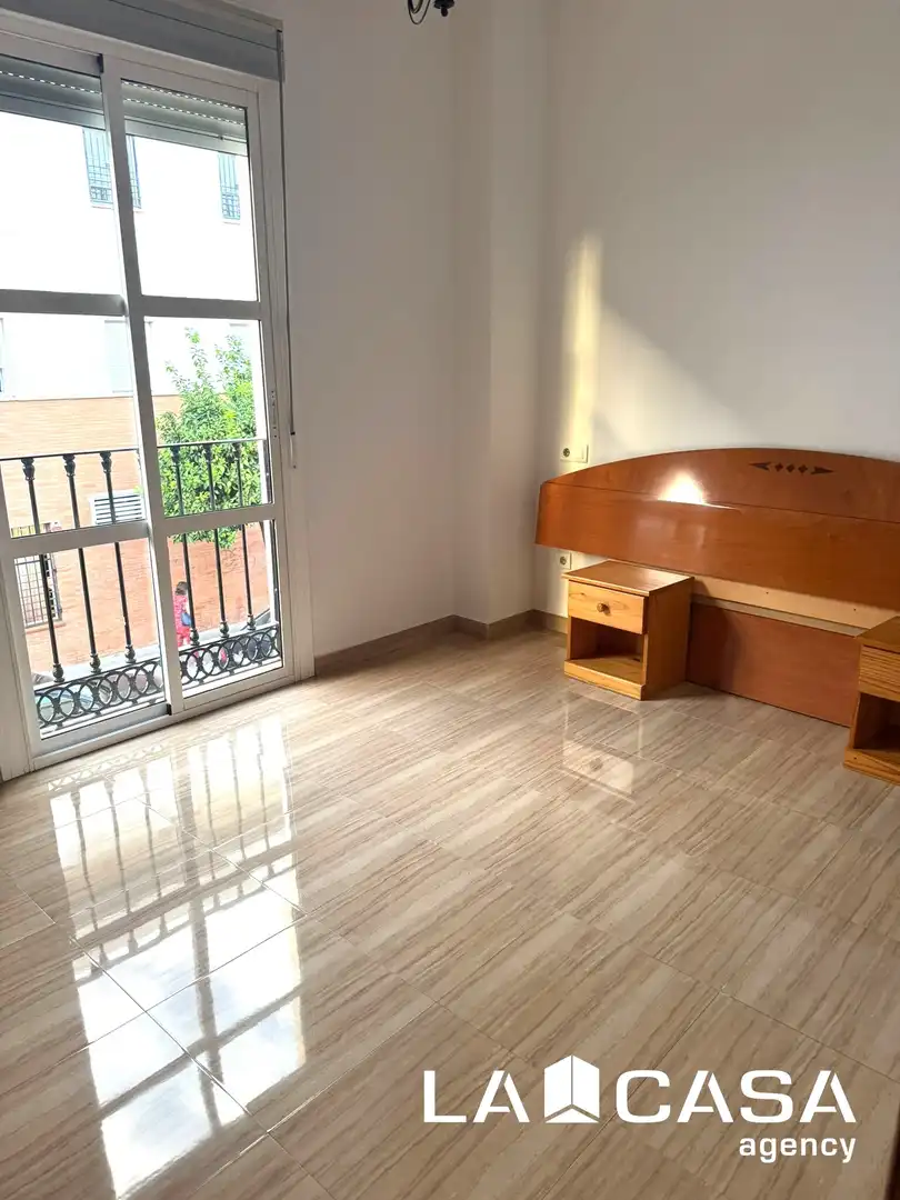 Flat with terrace to rent in San Pablo - Santa Justa, imagen 2