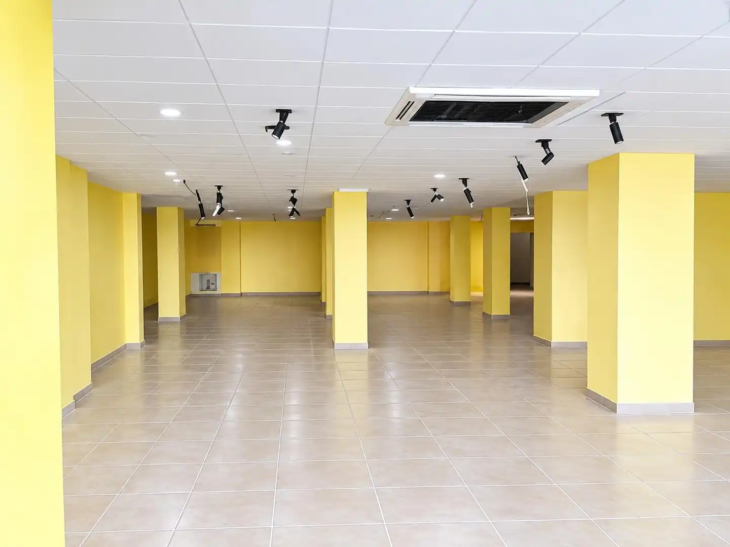 Local comercial de lloguer a Casc Urbà, imagen 3