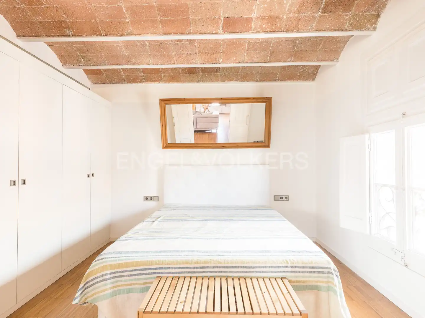 Schlafzimmer von Dachboden zur Miete in Barcelona mit Klimaanlage, Heizung und Parkett