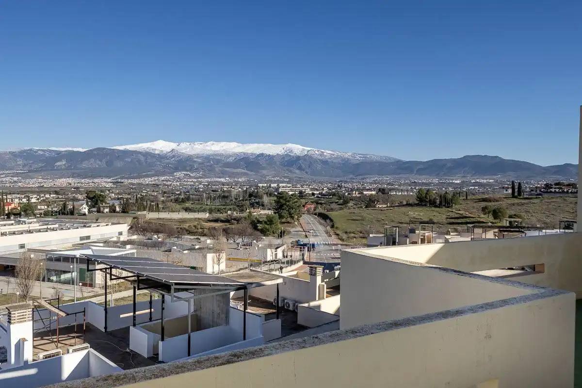 Vista exterior de Casa adosada en venta en Las Gabias con Piscina comunitaria
