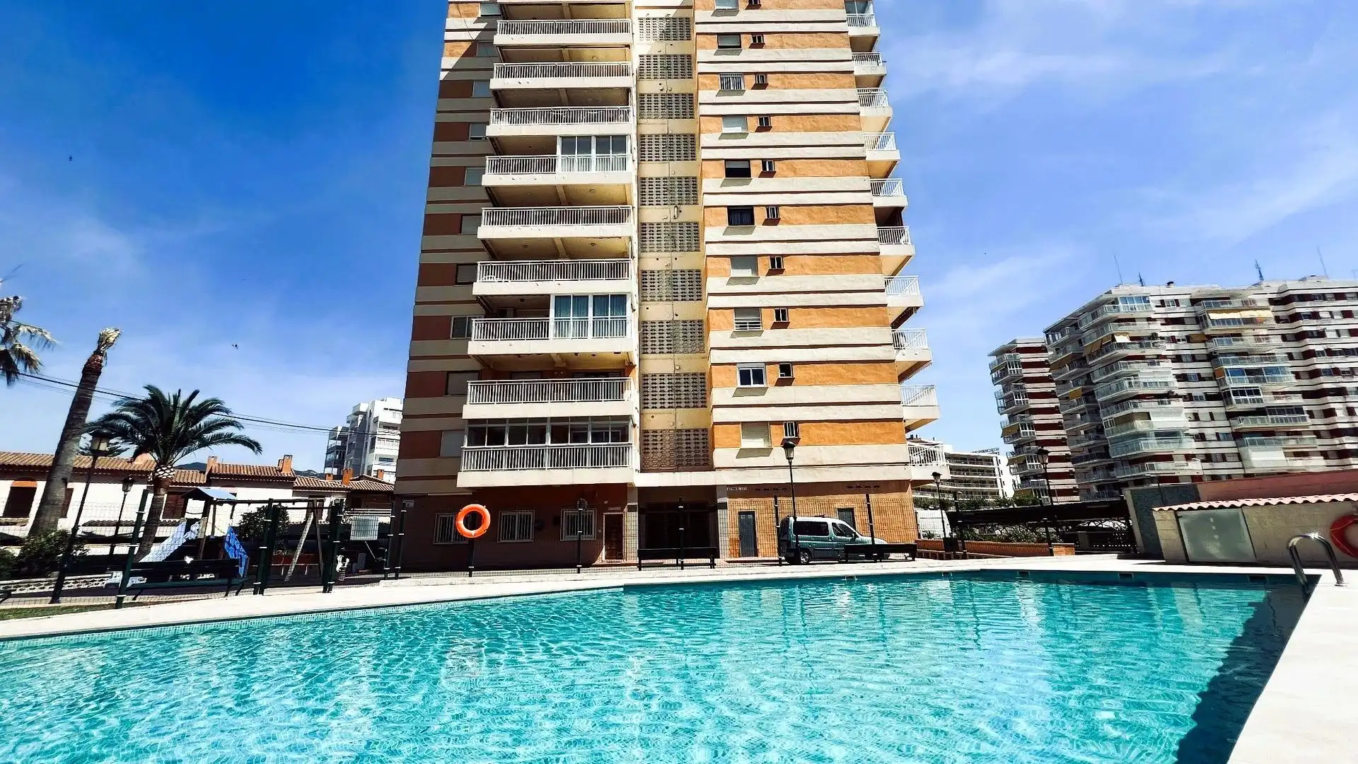 Schwimmbecken von Wohnungen zum Verkauf in Benicasim / Benicàssim mit Privatgarten, Terrasse und Abstellraum
