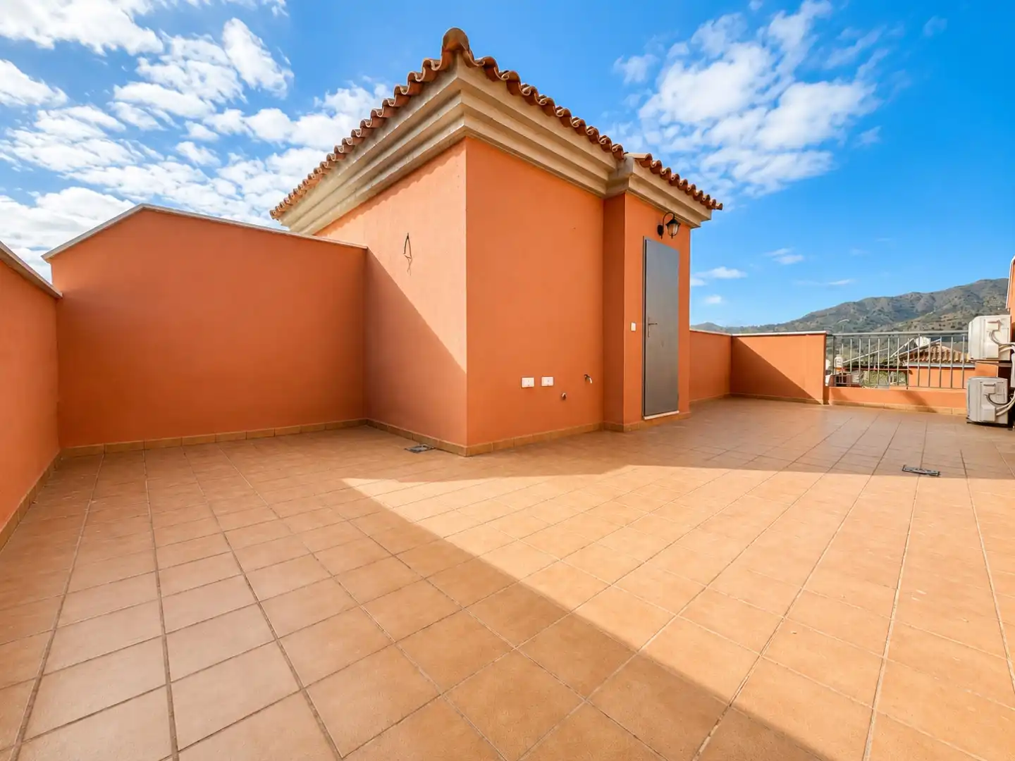 Casa amb piscina en venda a Calle Pepa Flores Marisol 30, imagen 6