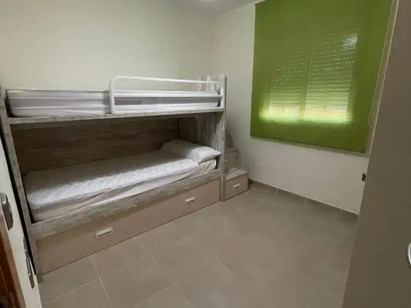 Schlafzimmer von Wohnung zur Miete in Roquetas de Mar mit Klimaanlage, Schwimmbad und Balkon