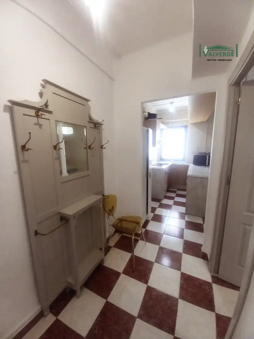 Cuina de Pis de lloguer en Granada amb Aire condicionat, Calefacció i Moblat