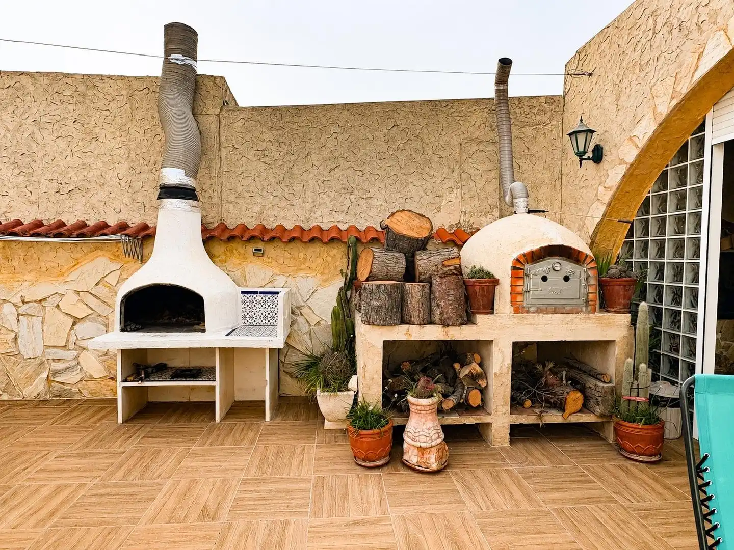 Terrasse von Einfamilien-Reihenhaus zum Verkauf in San Isidro mit Klimaanlage, Privatgarten und Terrasse
