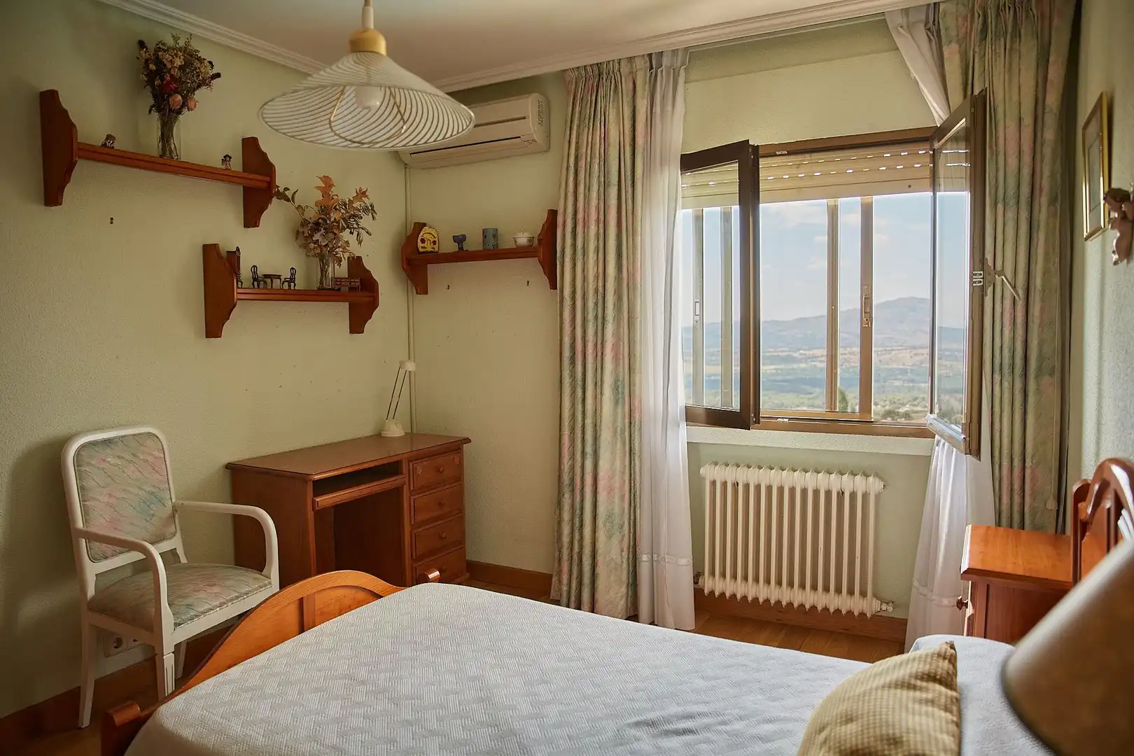 Bedroom of Houses for sale in Miraflores de la Sierra  with Air Conditioner, Heating and Private garden