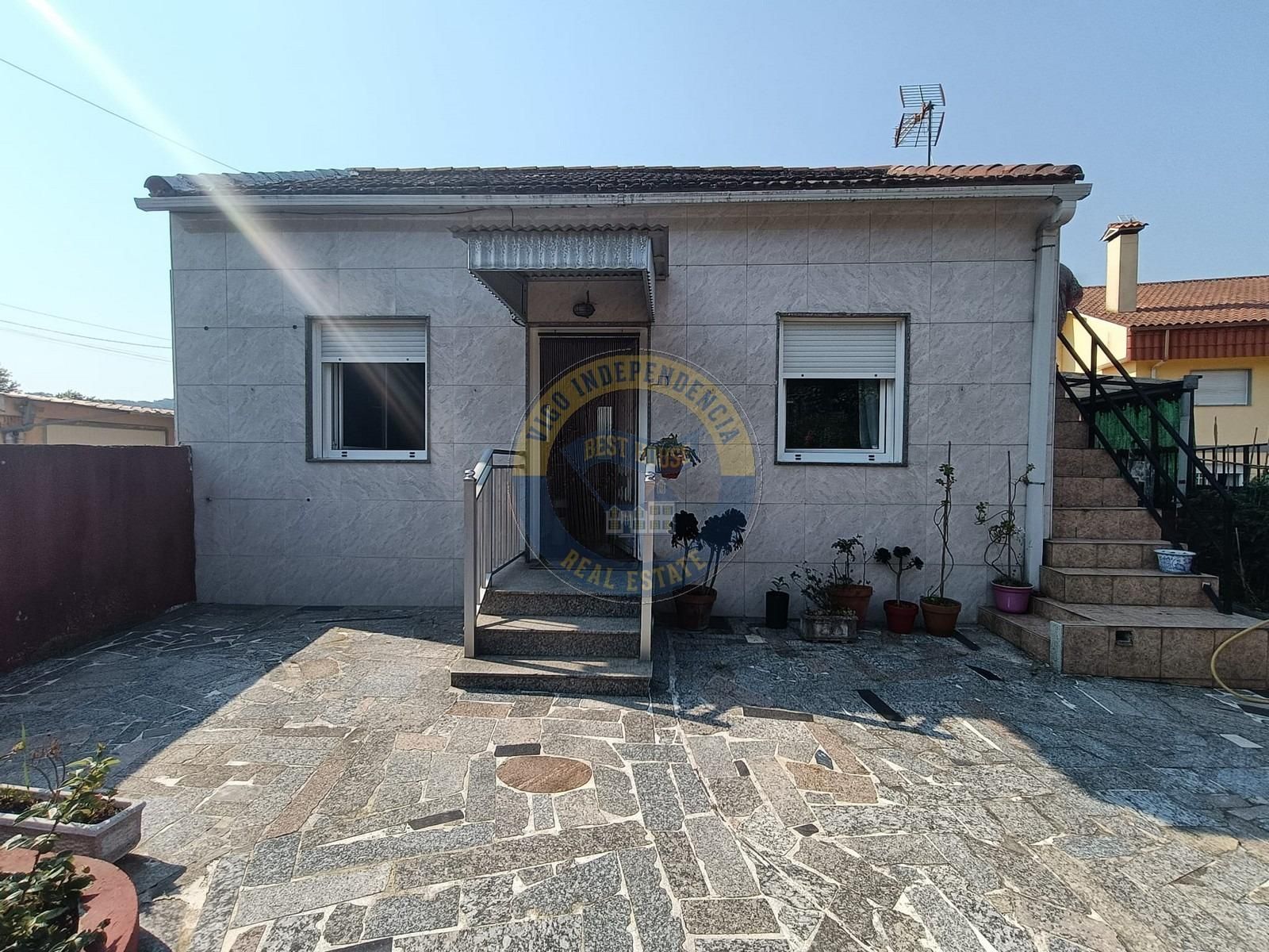 Vista exterior de Casa o xalet en venda en Vigo  amb Calefacció i Traster