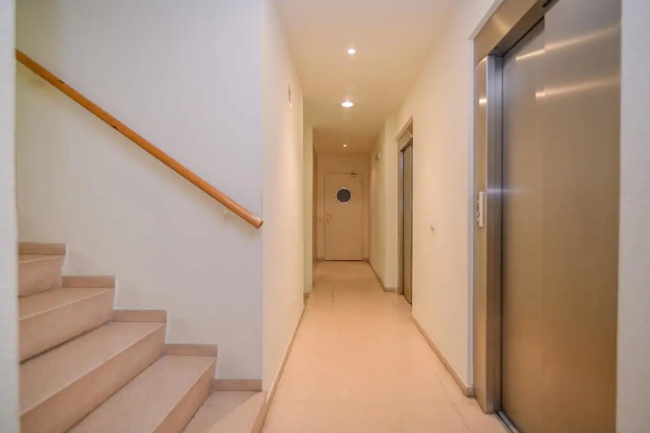 Wohnung zum Verkauf in Barcelona mit Klimaanlage, Heizung und Balkon