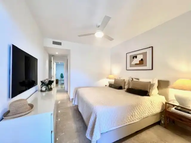 Schlafzimmer von Wohnung zum Verkauf in Marbella mit Klimaanlage, Heizung und Terrasse