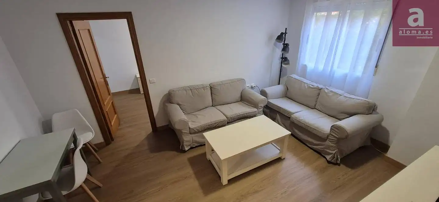 Sala de estar de Estudio de alquiler en Cáceres con Aire acondicionado, Trastero y Amueblado