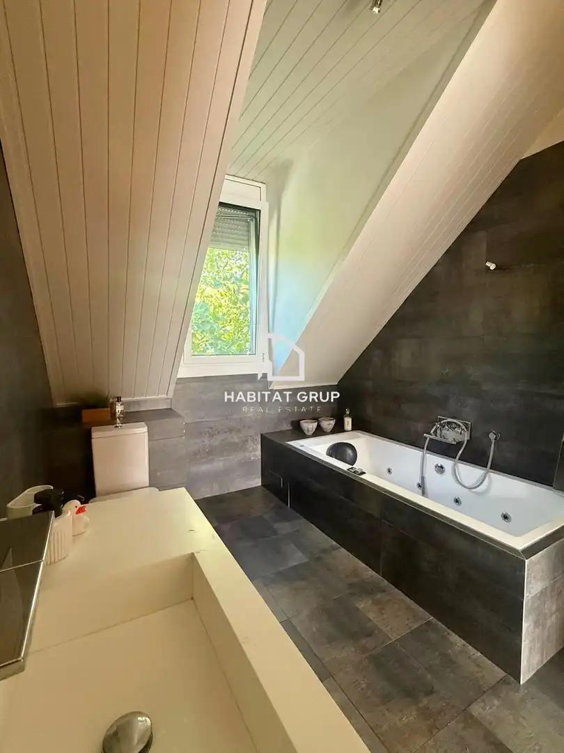 Baño de Casa o chalet en venta en Canovelles con Aire acondicionado, Calefacción y Jardín privado