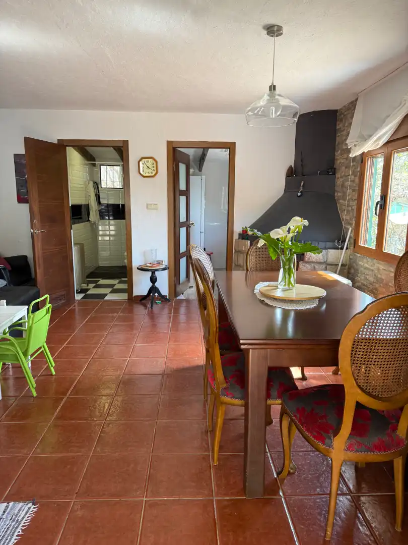 Menjador de Casa o xalet en venda en Oviedo  amb Calefacció, Jardí privat i Terrassa