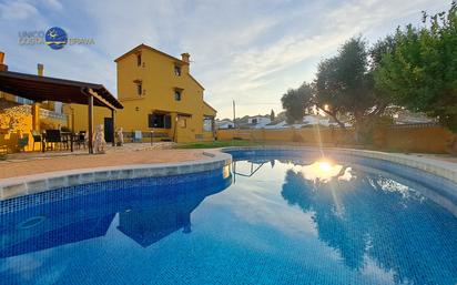 Piscina de Casa o xalet en venda en L'Escala amb Terrassa i Balcó