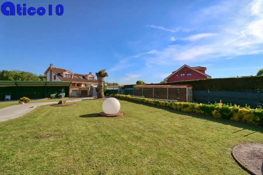 Jardín de Casa o chalet en venta en Gijón  con Calefacción, Jardín privado y Parquet