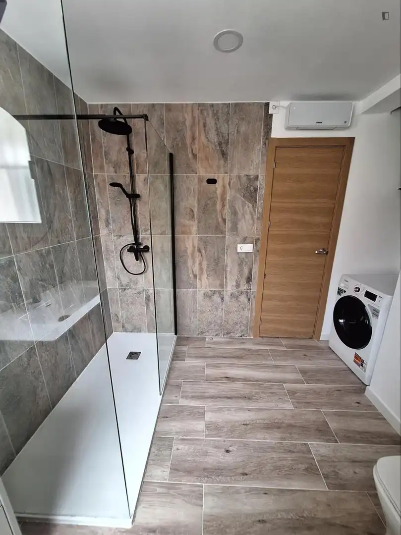 Baño de Apartamento de alquiler en Valencia con Aire acondicionado, Calefacción y Amueblado