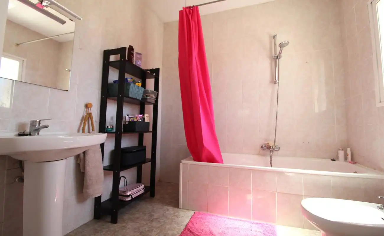 Baño de Casa o chalet en venta en L'Eliana con Aire acondicionado, Calefacción y Jardín privado