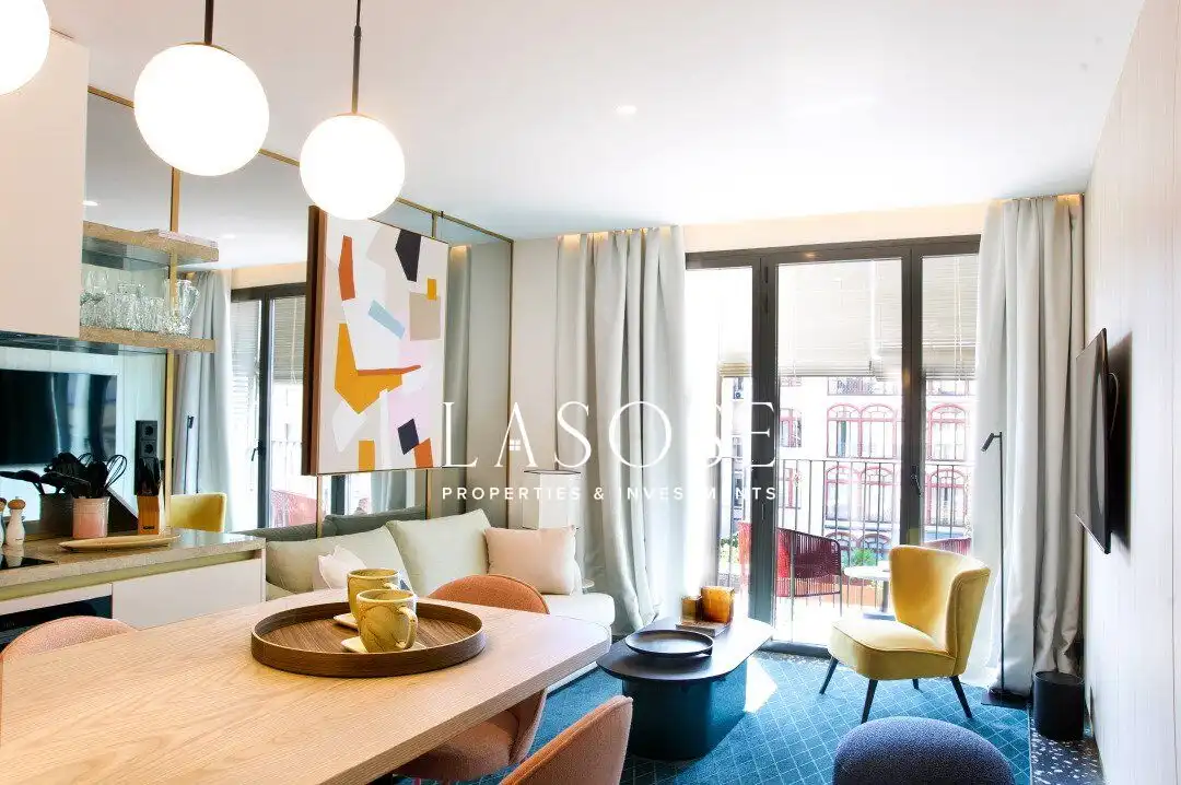 Flat with pool to rent in Carrer Consell de Cent