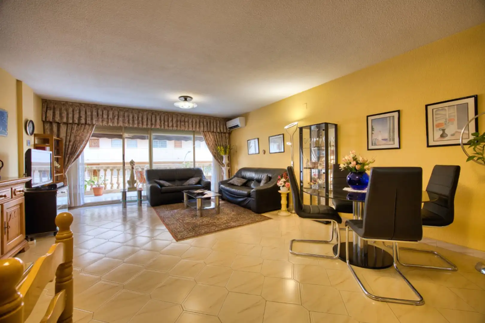 Sala de estar de Piso en venta en El Campello con Aire acondicionado, Calefacción y Jardín privado