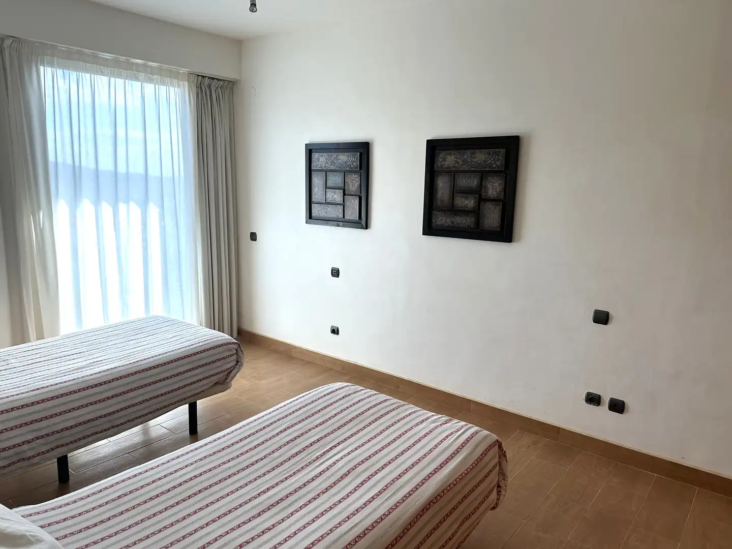 Bedroom of Houses for sale in San Bartolomé de Tirajana  with Air Conditioner, Private garden and Parquet flooring