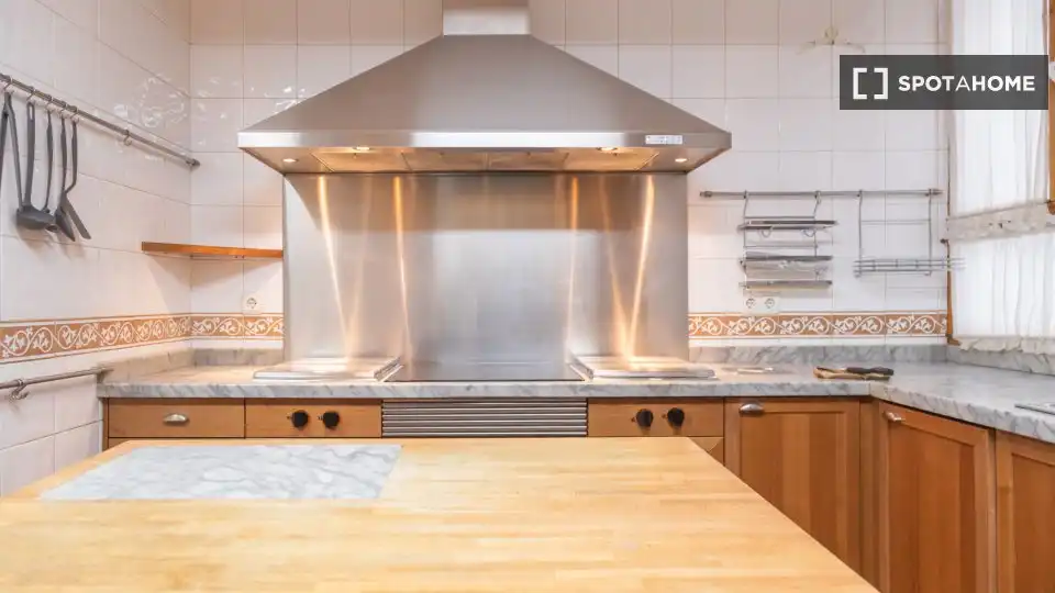 Kitchen of Flat for rent in Madrid  with Air Conditioner, Heating and Furnished