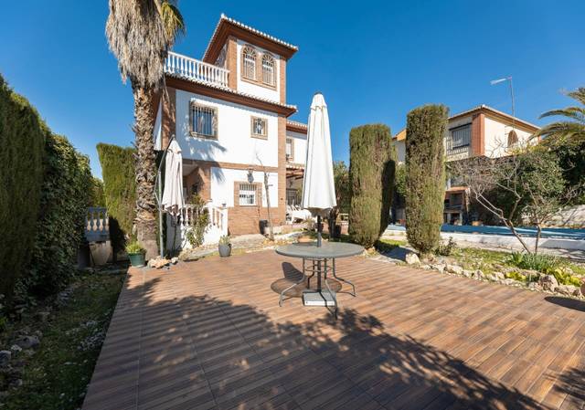 Casa-chalet en Venta en Peligros