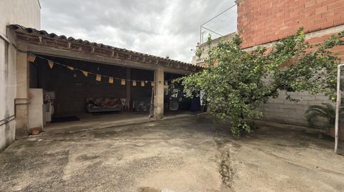 Casa reformada con gran patio y dos plantas diáfanas en Benicolet