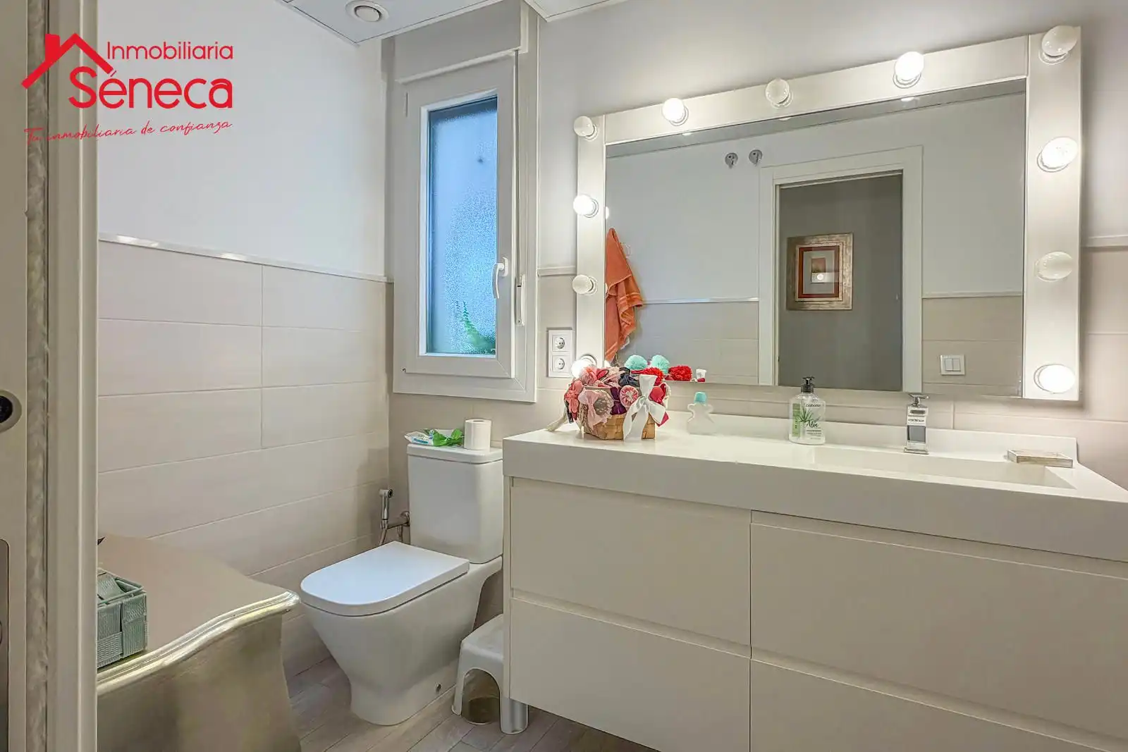 Bathroom of Flat for sale in Córdoba  with Air Conditioner, Heating and Terrace