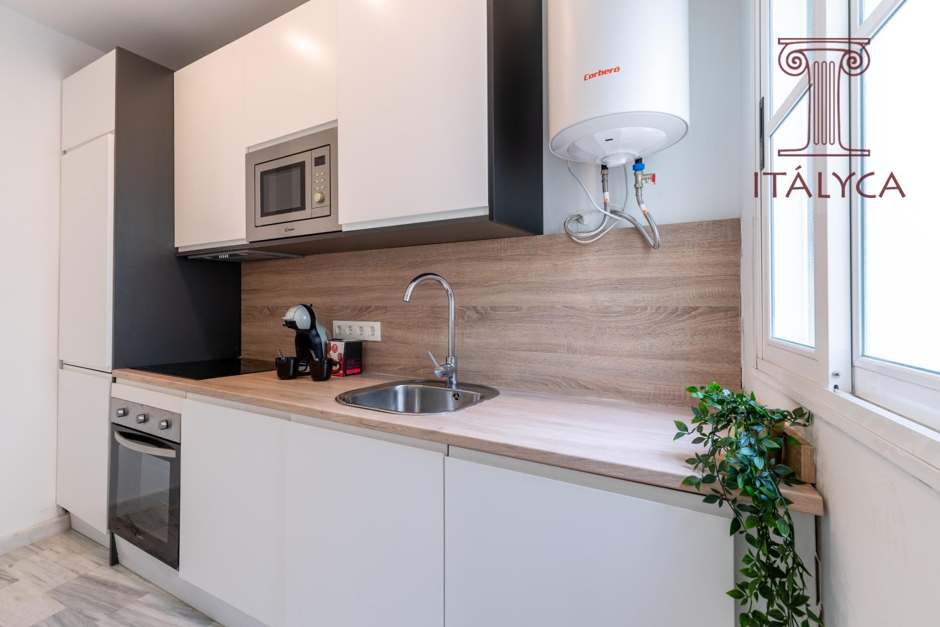 Kitchen of Attic for sale in  Sevilla Capital  with Air Conditioner and Terrace