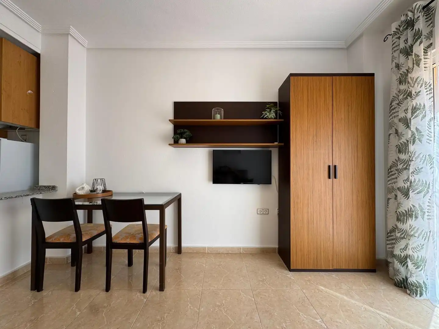 Habitación de Estudio en venta en Torrevieja con Aire acondicionado, Terraza y Amueblado