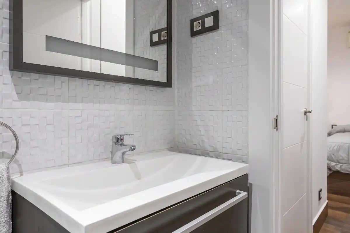 Badezimmer von Wohnung zum Verkauf in Madrid mit Klimaanlage, Heizung und Möbliert