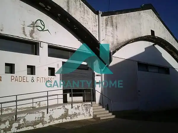 Außenansicht von Fabrikhallen zur Miete in Plasencia