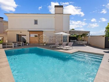 Chalet con balcón en venta en Escandinavia - Cautivador