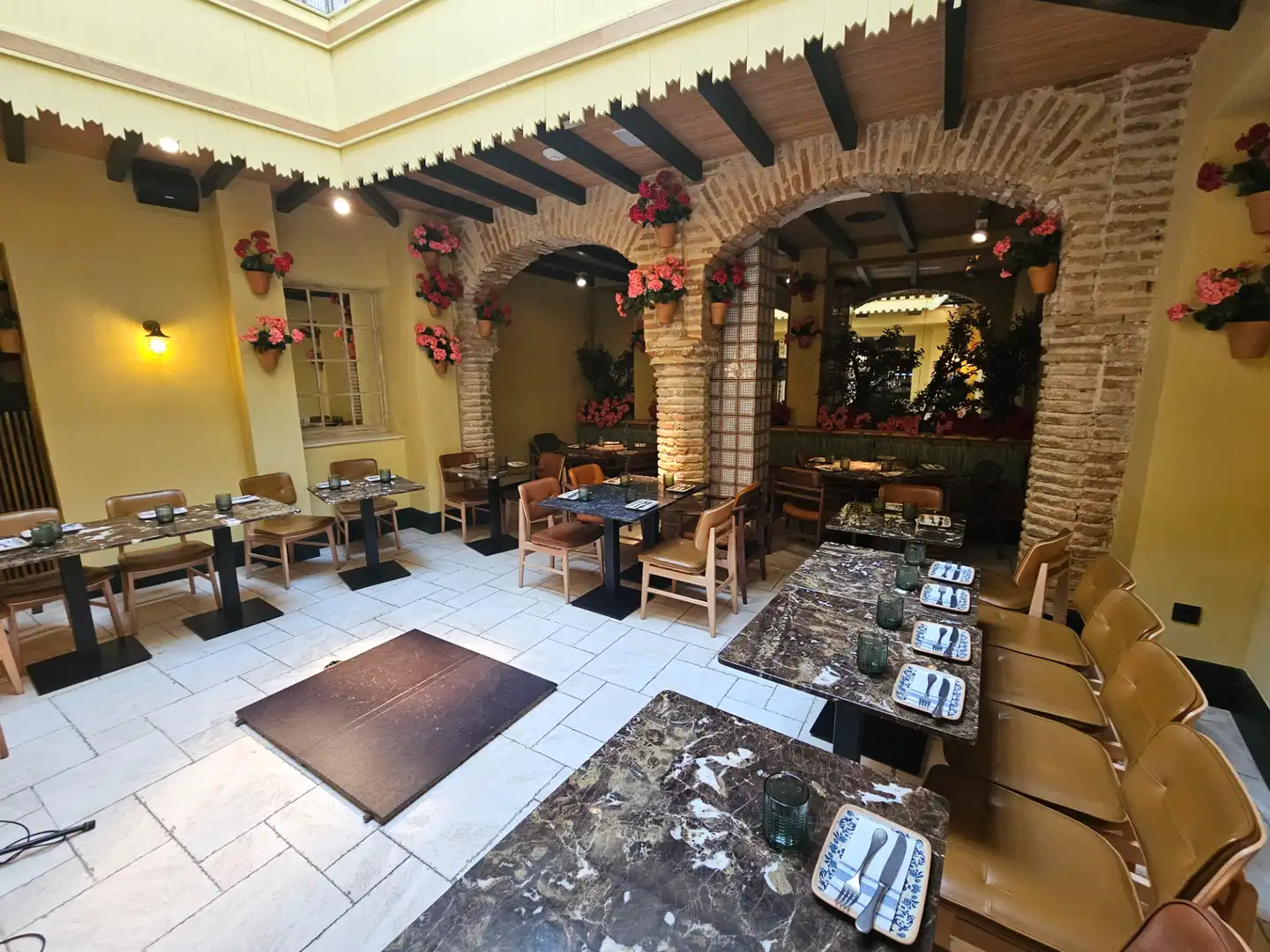 Local comercial en alquiler en Plaza de los Naranjos 8, imagen 9