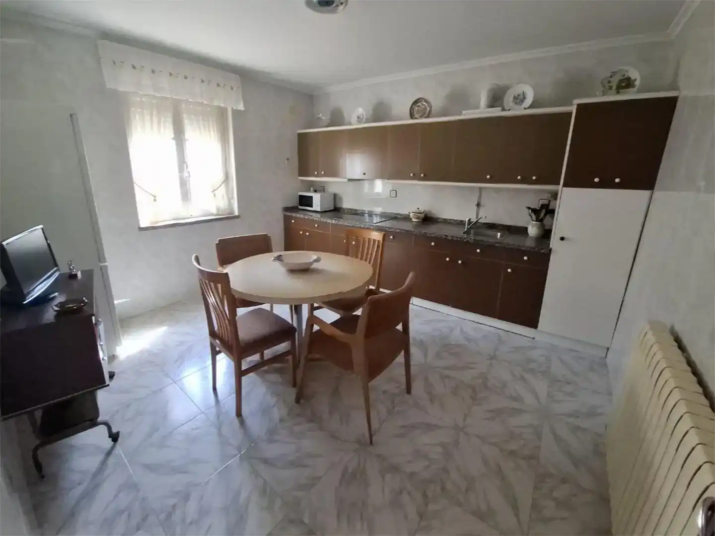 Cocina de Piso en venta en Bustillo del Páramo con Parquet, Trastero y Amueblado