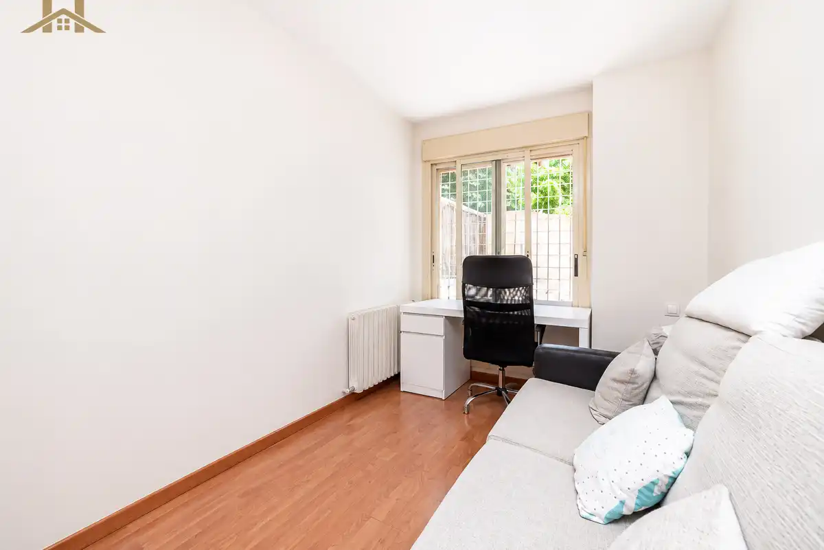 Habitación de Planta baja en venta en Arroyomolinos (Madrid) con Aire acondicionado, Calefacción y Jardín privado