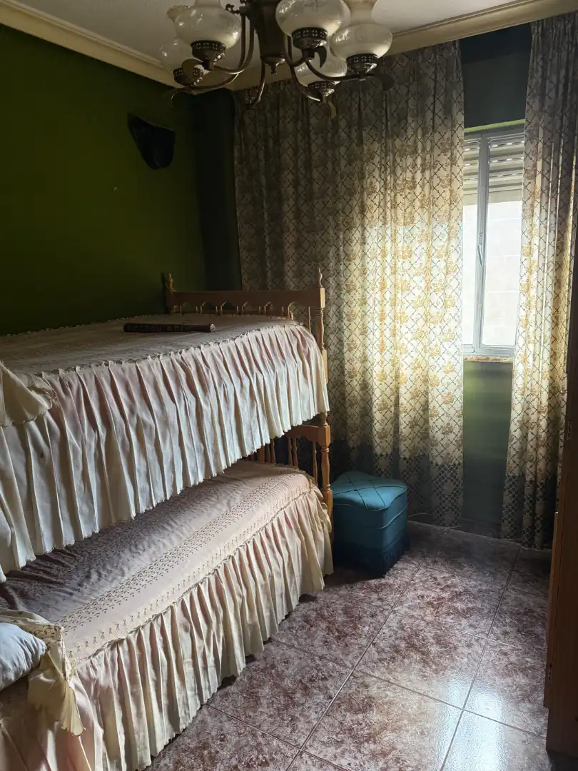 Dormitori de Pis en venda en Badajoz amb Aire condicionat, Moblat i Balcó