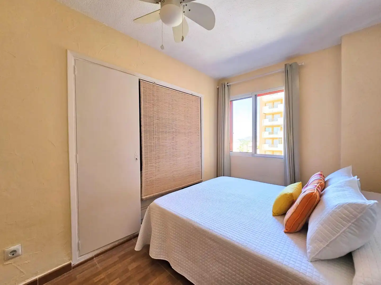 Schlafzimmer von Wohnung zum Verkauf in La Manga del Mar Menor mit Möbliert, Balkon und Alarm