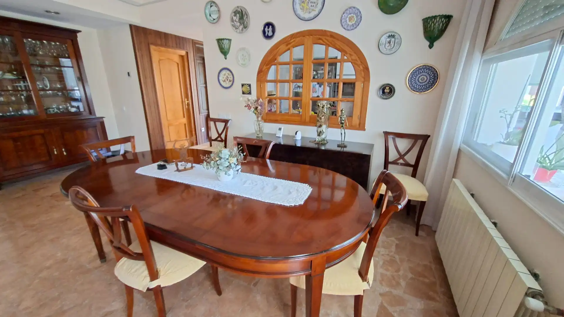 Menjador de Casa o xalet en venda en Alicante / Alacant amb Aire condicionat, Calefacció i Jardí privat