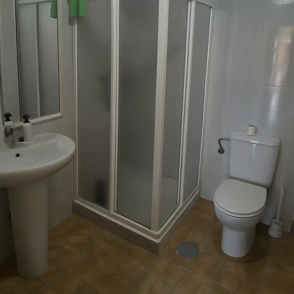 Bany de Casa o xalet en venda en La Guardia de Jaén amb Aire condicionat, Piscina i Balcó