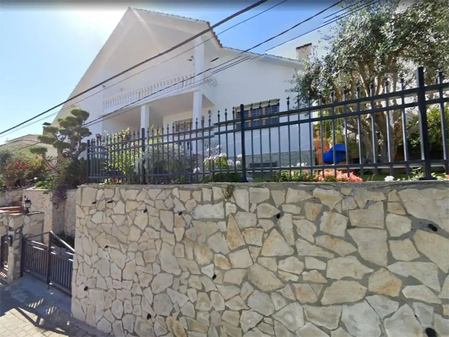 Vista exterior de Pis en venda en Sant Just Desvern amb Aire condicionat, Jardí privat i Traster