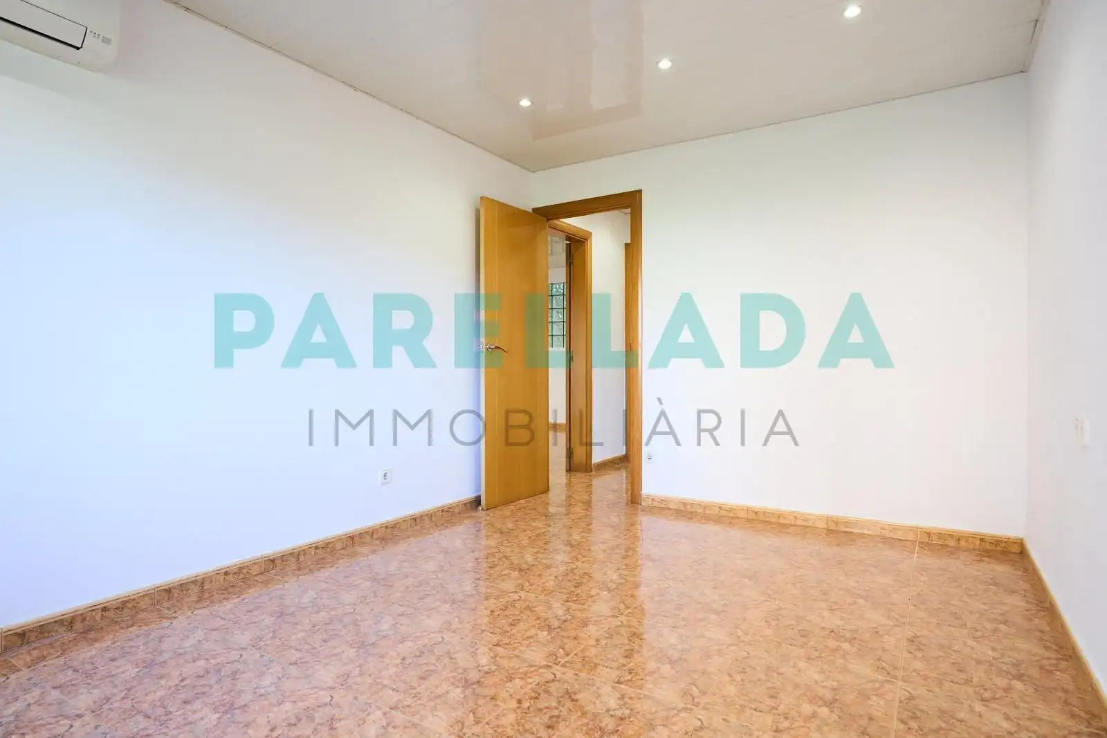 Bedroom of Flat for sale in Badalona